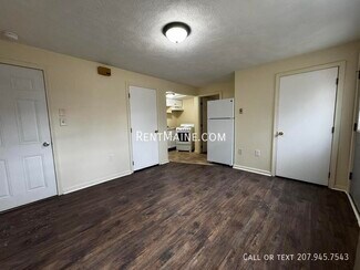 7 Gilchrest St Place Unit 2, Thomaston, ME 04861