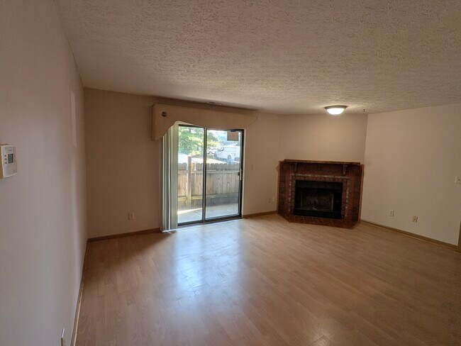 2163 Hedgerow Rd unit D, Columbus, OH 43220 - photo 6