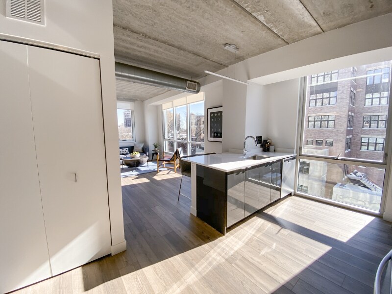 750 W Sheridan Rd, Chicago, IL 60613 - photo 1