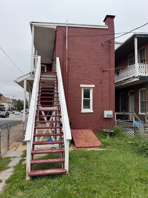 638 Roosevelt Ave unit 1, York, PA 17404 - photo 1