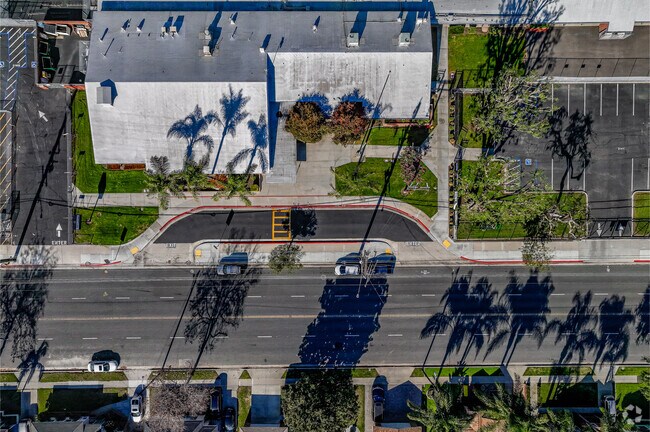 Aerial view of the pick up and drop off area at Carpenter Elementary School