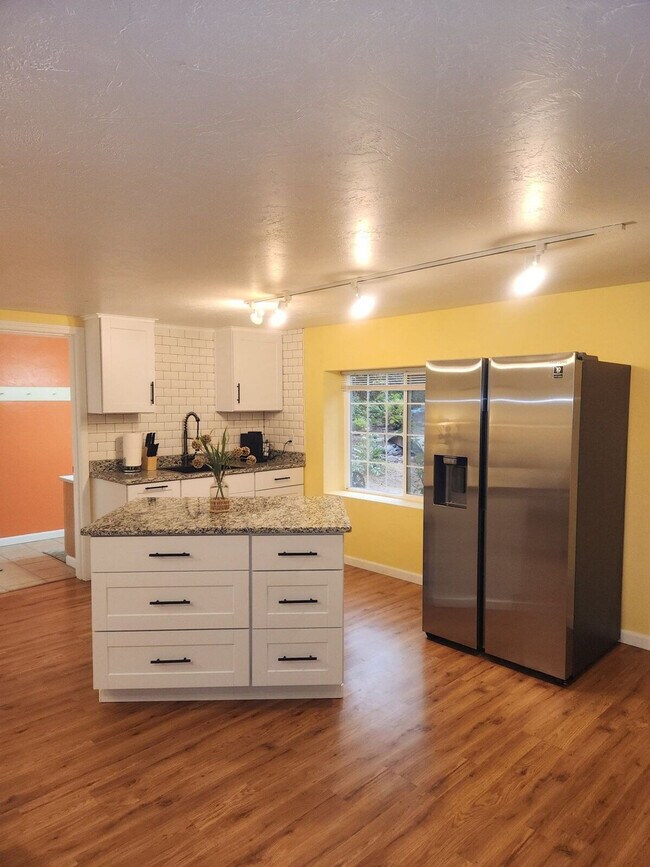 1428 Crown Ave unit ID1337819P, Medford, OR 97504 - photo 4