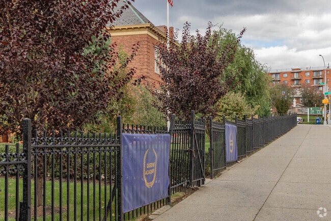 Queens Academy High School has 291 students in grades 9-12.