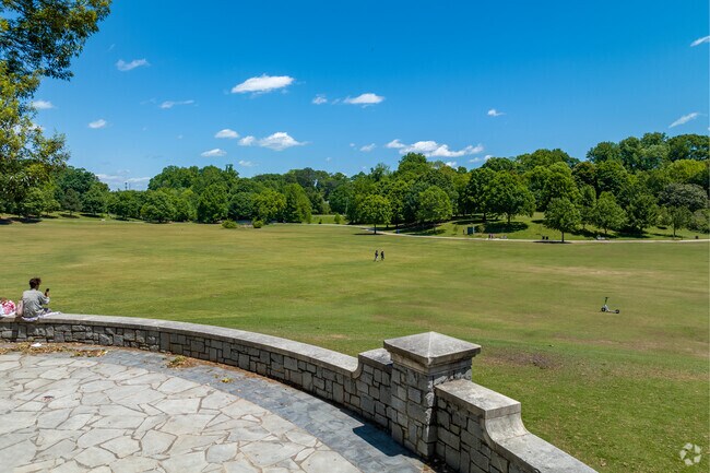 Piedmont Park’s Meadow offers Lavista Park residents a serene spot for relaxation & events.