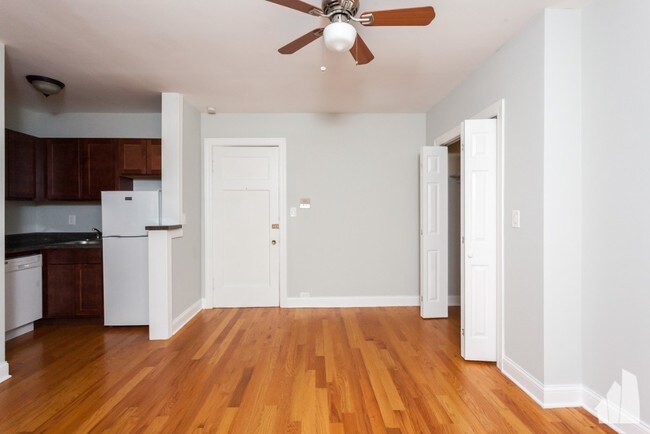 837 W Wolfram St unit 305, Chicago, IL 60657 - photo 2