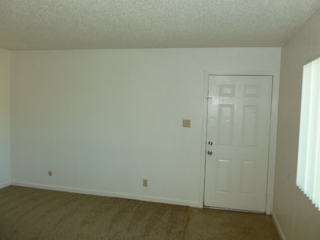 210 W Dakota Ave unit 210-D, Fresno, CA 93705 - photo 4