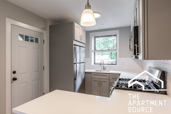 1135 Oak Ave unit E2, Evanston, IL 60202 - photo 3