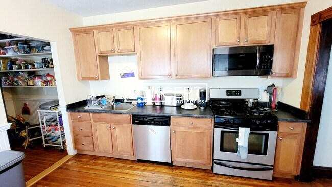18 Curtis Ave unit 1, Somerville, MA 02144 - photo 2