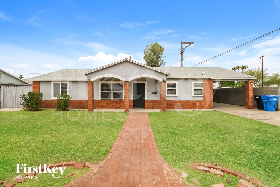 3250 N 26th Place, Phoenix, AZ 85016 - photo 1