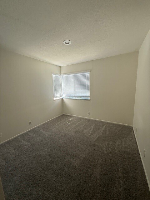 27648 Susan Beth Way unit H, Santa Clarita, CA 91350 - photo 6