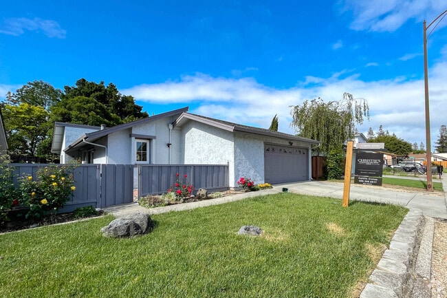 Minimal Traditional style home in San Jose Silver Leaf neighborhood.