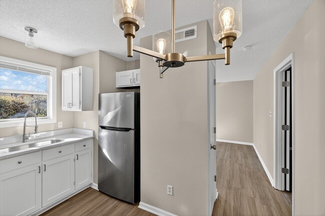 105 Bay Meadow Ct unit 105, Lexington, NC 27292 - photo 5