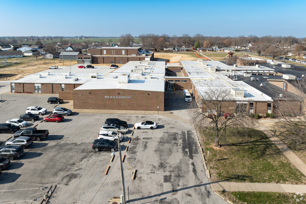 Red Bud Elementary School in Red Bud, IL offers various clubs and activities for students.