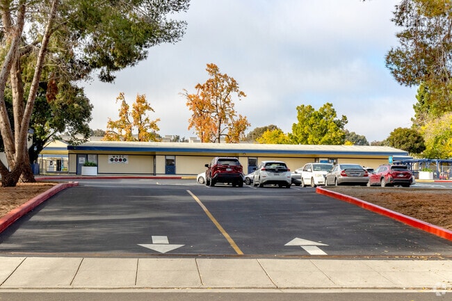 The entrance to As-Safa Institute/As-Safa Academy is easy to access.