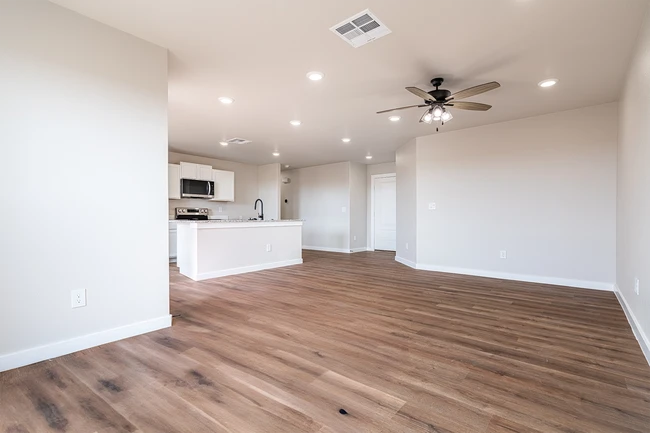 511 E 24th St, Wolfforth, TX 79382 - photo 5