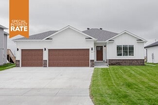 414 Hummel Ct, Grand Forks, ND 58201