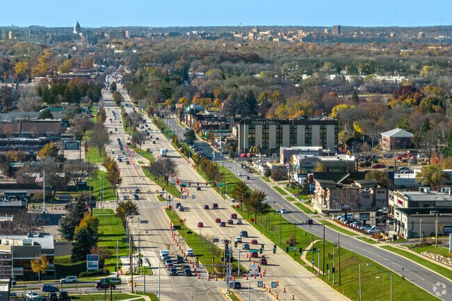 Greater Sandburg is close to downtown Madison, and has access to a plethora of amenities.