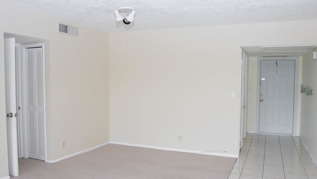 2801 N Palm Aire Dr unit 502, Pompano Beach, FL 33069 - photo 4