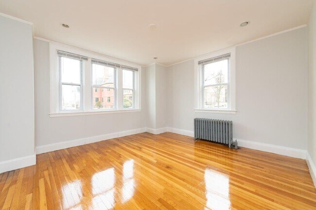 132 Highland Rd unit 136 Highland Ave, Somerville, MA 02144 - photo 4