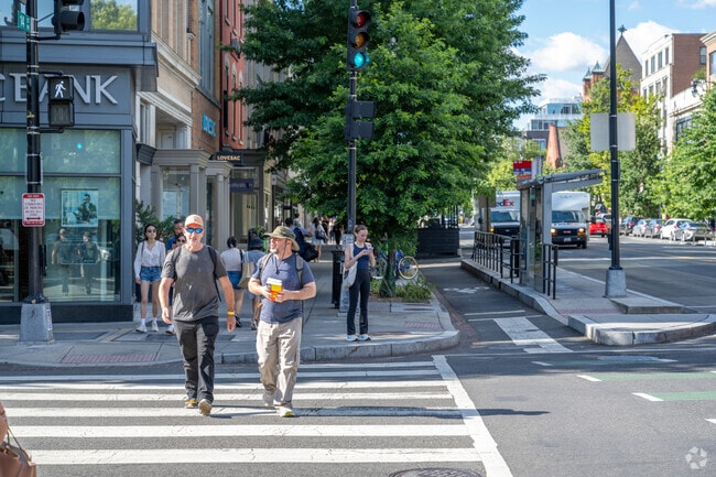 14th Street runs through Logan Circle and is lined with restaurants and boutiques.