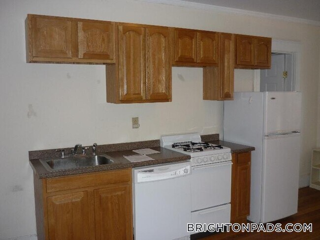 1615 Commonwealth Ave unit 6, Brighton, MA 02135 - photo 3