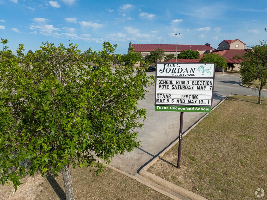 Jordan Middle School teaches students in grades 6-8 in Westover Hills.