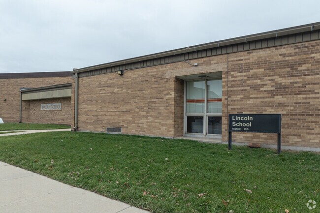 Courses in Reading, Writing, and Literature are available at Lincoln Elementary School.
