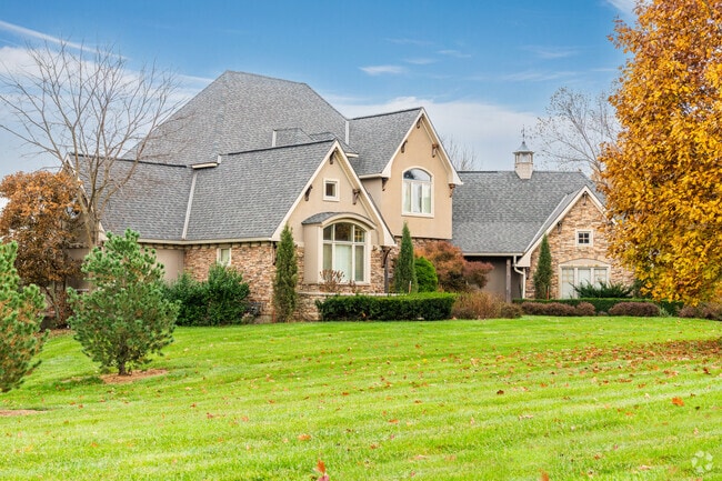 Stately homes on large properties are common in the Kearney neighborhood.