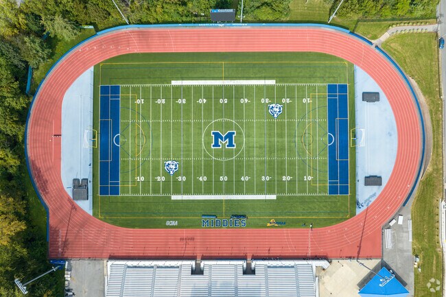 Middletown High School is an above average, public school located in MIDDLETOWN, NY. It has 2,523 students in grades 9-12 with a student-teacher ratio of 13 to 1.