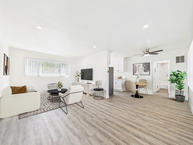 13060 Burbank Blvd. Apartments, Los Angeles, CA 91401 - photo 3