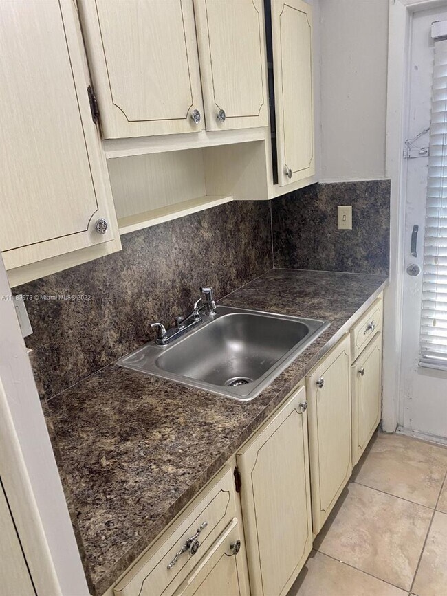 719 Euclid Ave unit 9, Miami Beach, FL 33139 - photo 3