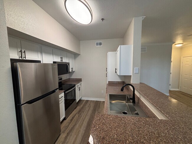 250 S Stagecoach Trail unit b1, San Marcos, TX 78666 - photo 3