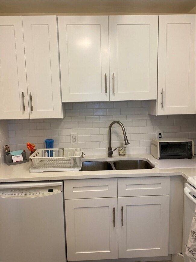 146 Lyndhurst G, Deerfield Beach, FL 33442 - photo 3