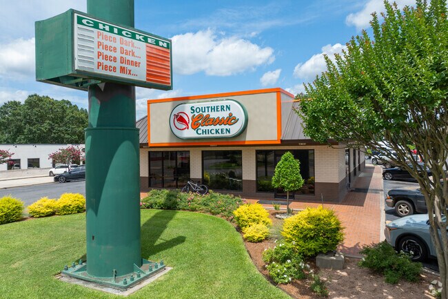 Hunter-Lula locals love Southern Classic Chicken for its crispy, golden fried chicken.