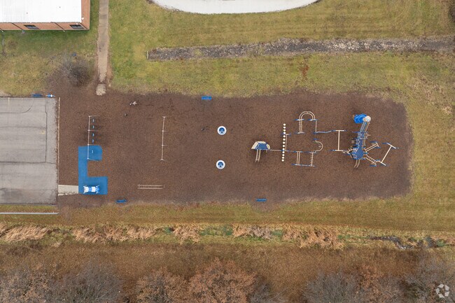 Dardenne Elementary School has a very low 9:1 student teacher ratio.