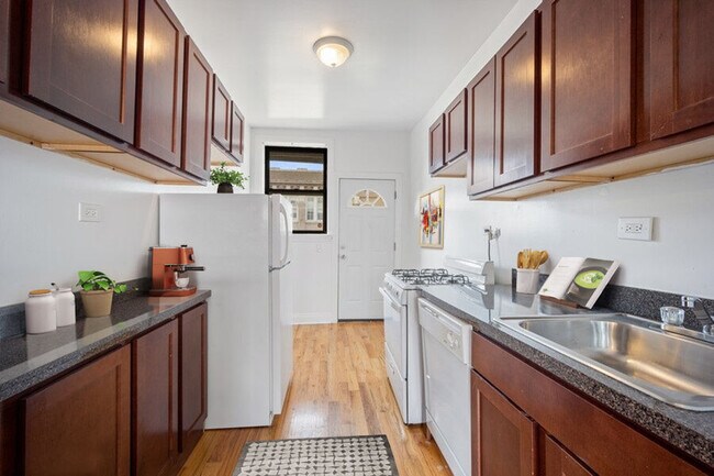 813 W Waveland Ave unit 1, Chicago, IL 60613 - photo 4