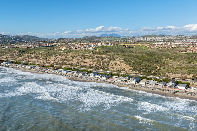 ​The Marblehead Coastal area in San Clemente is a 248-acre oceanfront development featuring luxury homes, public parks, and over four miles of nature trails, all set atop a coastal plateau with expansive Pacific Ocean views. ​