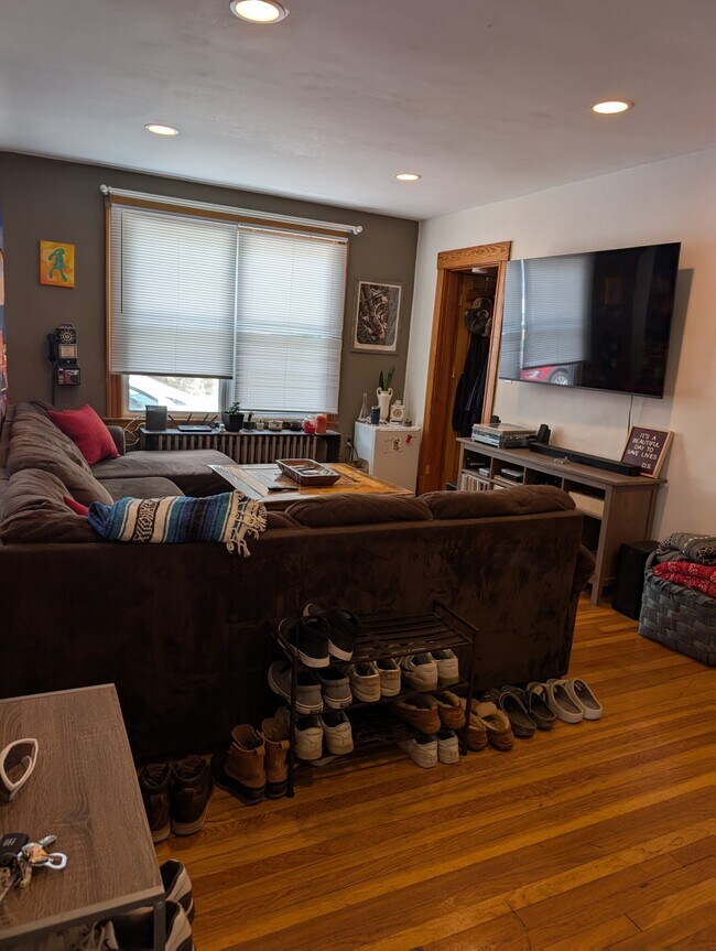 27 S Crescent Circuit Crescent unit A, Boston, MA 02135 - photo 6