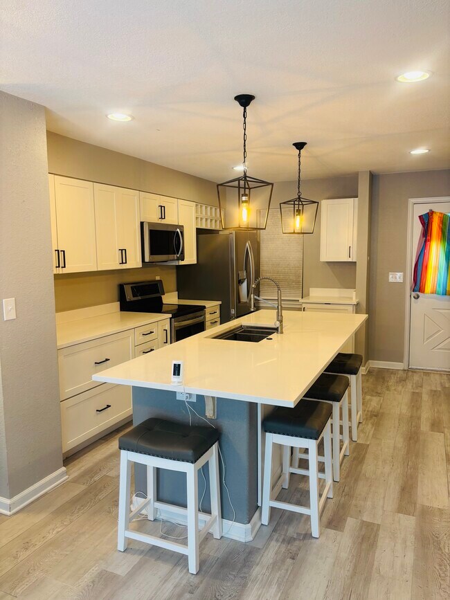 12053 E Hoye Dr, Aurora, CO 80012 - photo 4