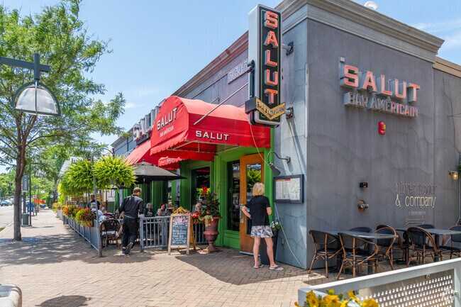 Salut Bar Americain is a French bistro in the 50th and France shopping center.