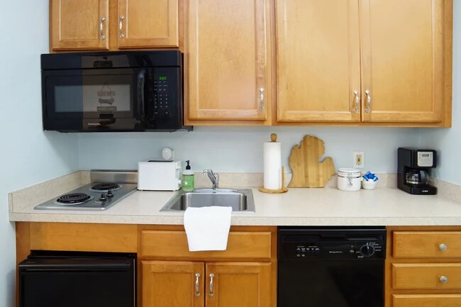 5680 Creeks Crossing unit 5680, Williamsburg, MI 49690 - photo 4