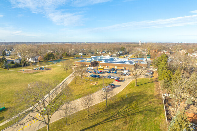 The courses at John L Sipley Elementary School encourage critical thinking and creativity.