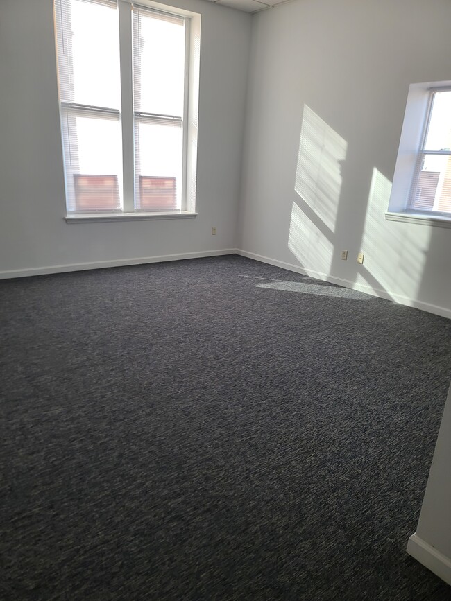 44 N Main St unit Apartment 3, Gloversville, NY 12078 - photo 7