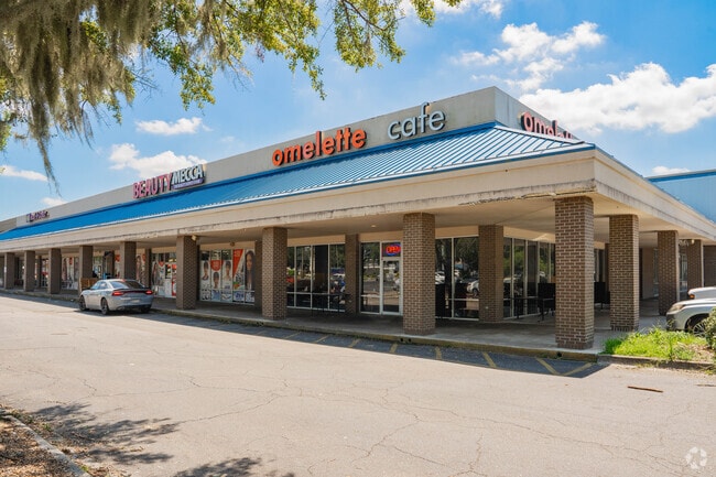 Omelette Cafe is a popular brunch spot for Oakhurst locals.