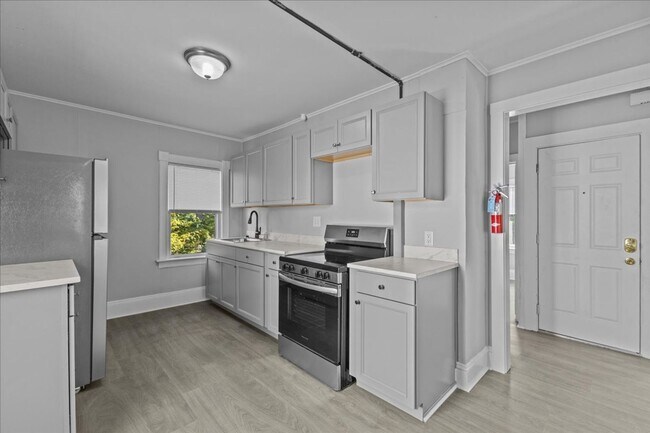 410 St Paul St unit 2, Burlington, VT 05401 - photo 4