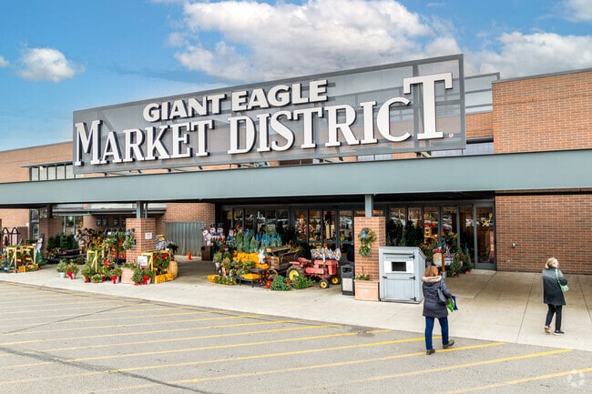 Giant Eagle on Third Avenue is a frequent grocery stop for Fifth by Northwest locals.