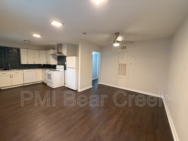 1824 Thonig Rd unit 4, Houston, TX 77055 - photo 2