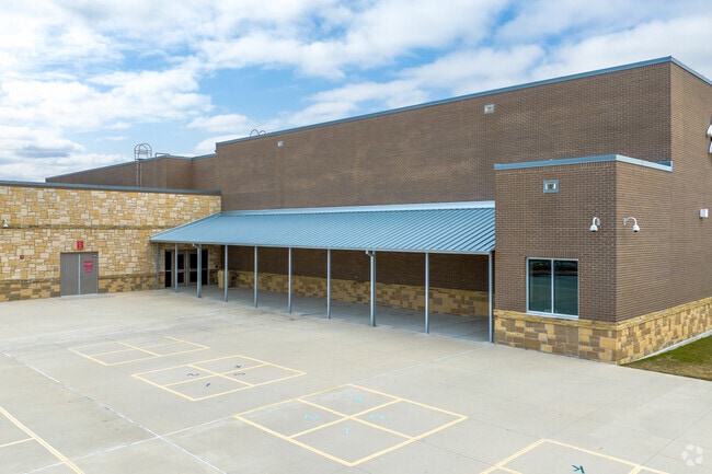 52% ofChuck & Cindy Stuber Elementary School students are at least proficient in reading.