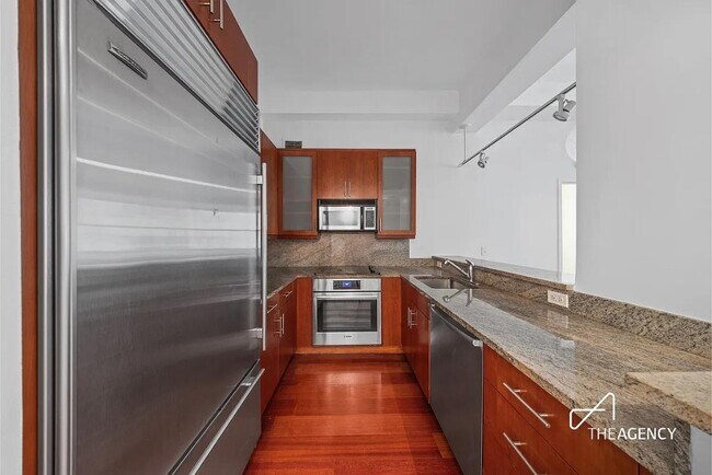 The South Star unit 9G, New York, NY 10038 - photo 2