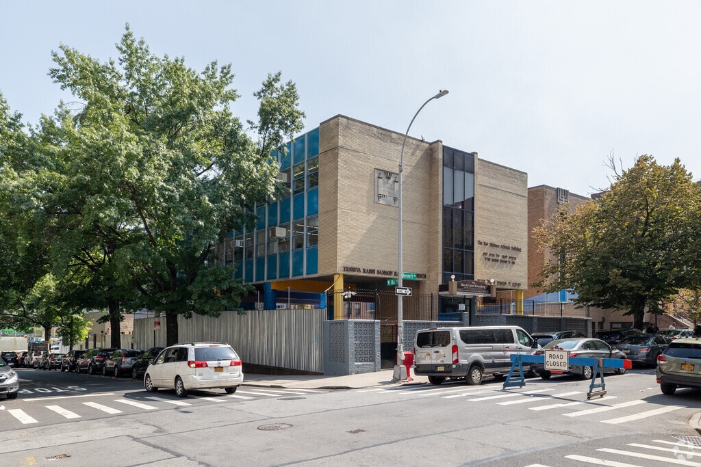 Yeshiva Rabbi Samson Raphael Hirsch is in Hudson Heights, New York City.